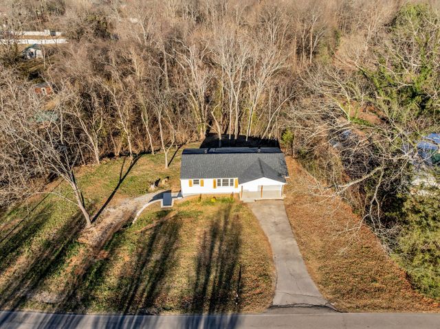 1034 Taylor Town Rd, White Bluff, TN 37187