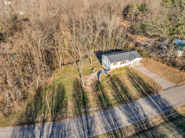 1034 Taylor Town Rd, White Bluff, TN 37187