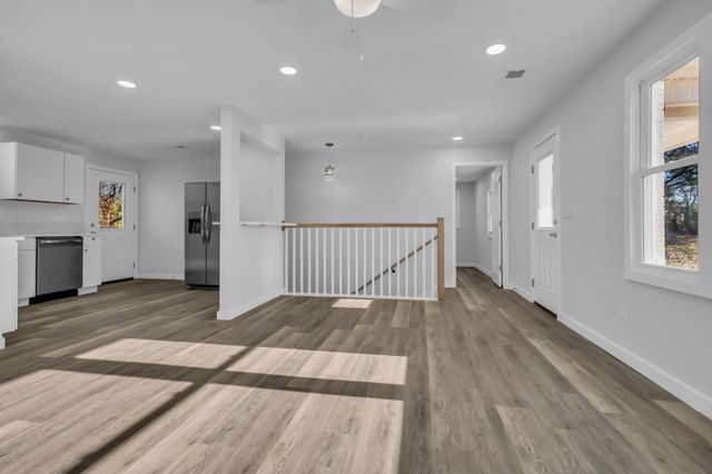 1034 Taylor Town Rd, White Bluff, TN 37187