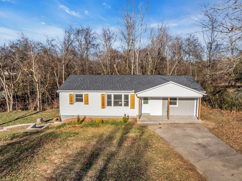 1034 Taylor Town Rd, White Bluff, TN 37187
