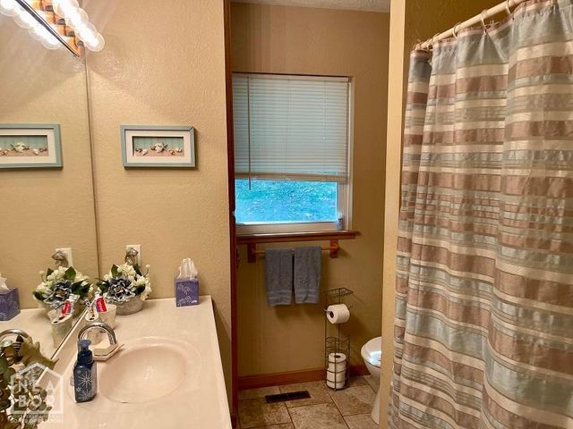 78 Cherokee Road, Cherokee Village, AR 72529