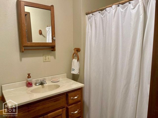 78 Cherokee Road, Cherokee Village, AR 72529