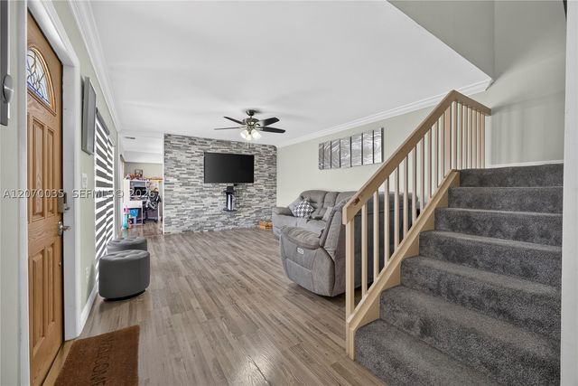 953 Springdale Cir, Palm Springs, FL 33461