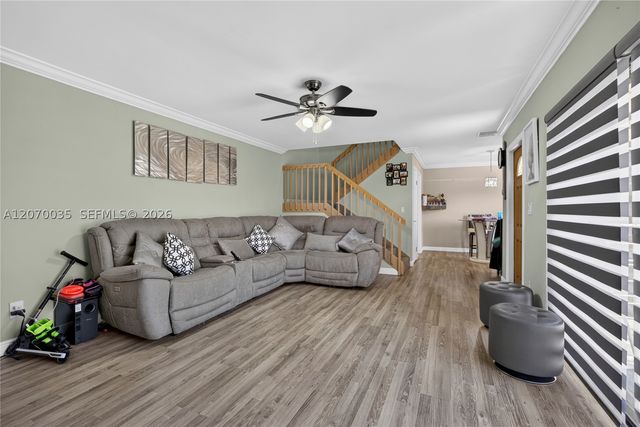 953 Springdale Cir, Palm Springs, FL 33461