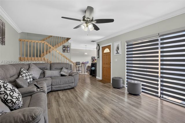953 Springdale Cir, Palm Springs, FL 33461