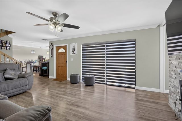953 Springdale Cir, Palm Springs, FL 33461