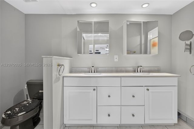 953 Springdale Cir, Palm Springs, FL 33461