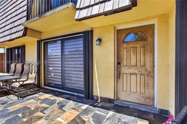 953 Springdale Cir, Palm Springs, FL 33461