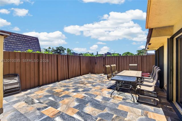 953 Springdale Cir, Palm Springs, FL 33461