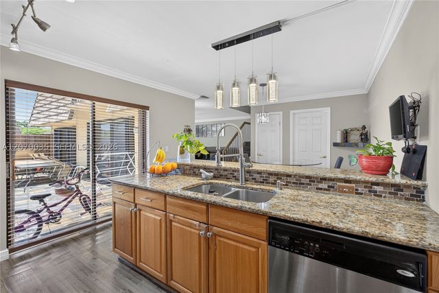 953 Springdale Cir, Palm Springs, FL 33461
