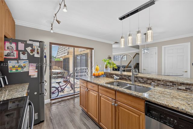 953 Springdale Cir, Palm Springs, FL 33461