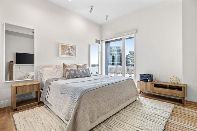 300 Pier 4 Blvd PHR, Boston, MA 02210