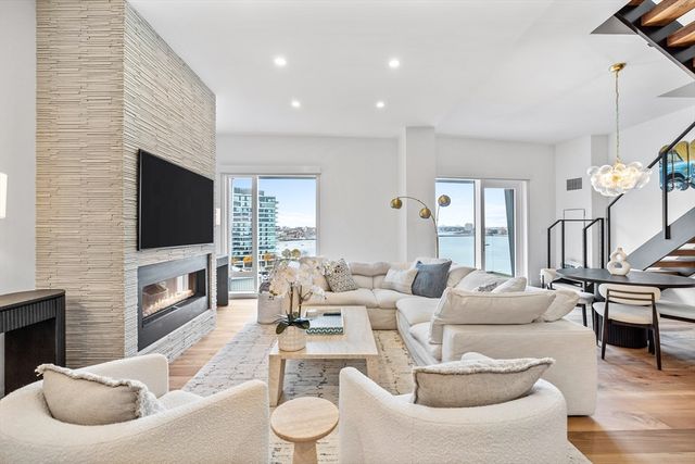 300 Pier 4 Blvd PHR, Boston, MA 02210