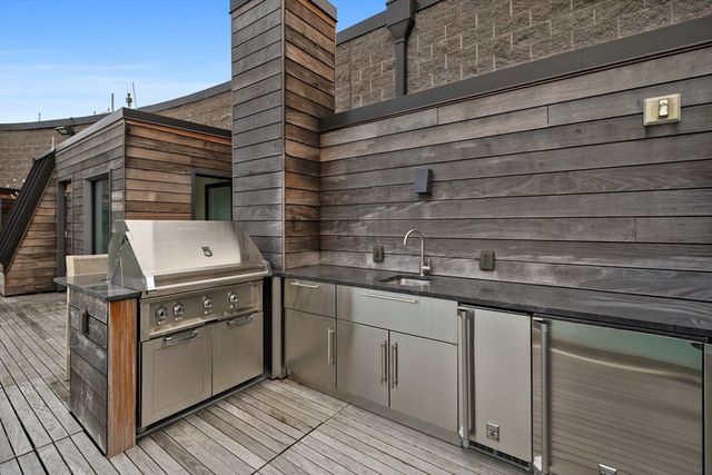 300 Pier 4 Blvd PHR, Boston, MA 02210