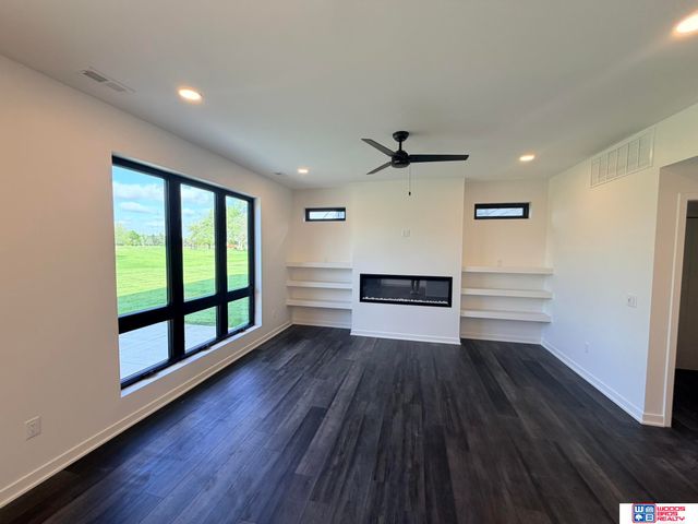 6764 Shadow Ridge Place, Columbus, NE 68601