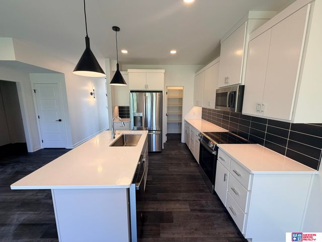 6764 Shadow Ridge Place, Columbus, NE 68601