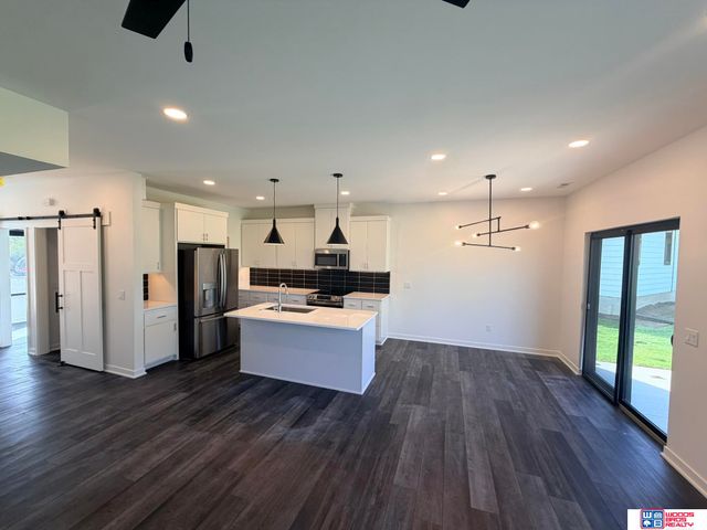 6764 Shadow Ridge Place, Columbus, NE 68601