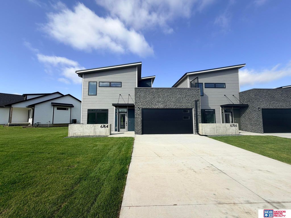6764 Shadow Ridge Place, Columbus, NE 68601