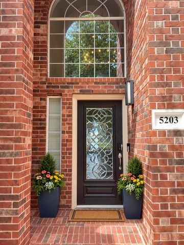 5203 Auckland Drive, Sugar Land, TX 77498