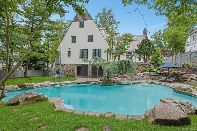 14 Withington Road, Scarsdale, NY 10583
