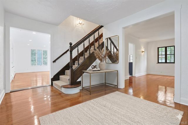 14 Withington Road, Scarsdale, NY 10583