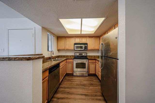 5757 W Eugie Avenue Unit 1038, Glendale, AZ 85304