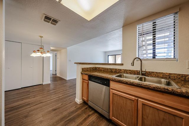 5757 W Eugie Avenue Unit 1038, Glendale, AZ 85304