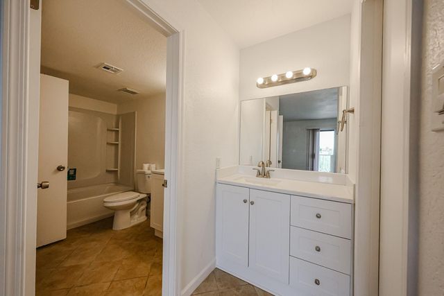 5757 W Eugie Avenue Unit 1038, Glendale, AZ 85304