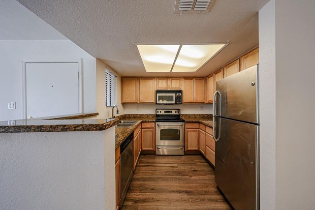 5757 W Eugie Avenue Unit 1038, Glendale, AZ 85304