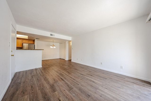 5757 W Eugie Avenue Unit 1038, Glendale, AZ 85304