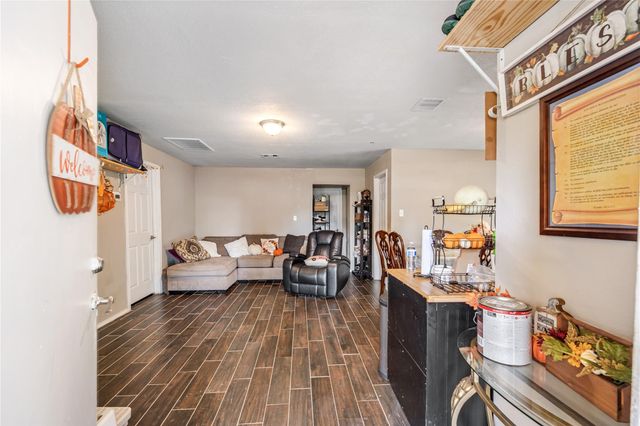 401 Dunnam Avenue, Cleveland, TX 77327