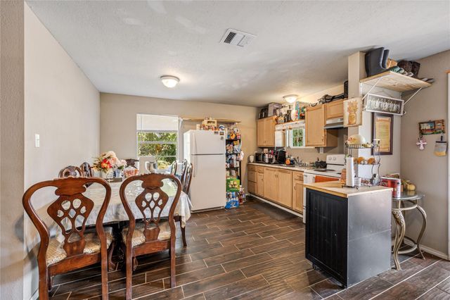 401 Dunnam Avenue, Cleveland, TX 77327