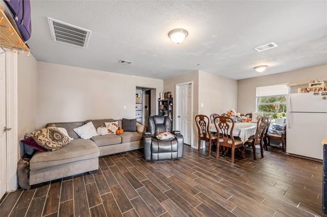 401 Dunnam Avenue, Cleveland, TX 77327