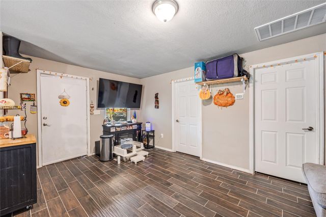 401 Dunnam Avenue, Cleveland, TX 77327