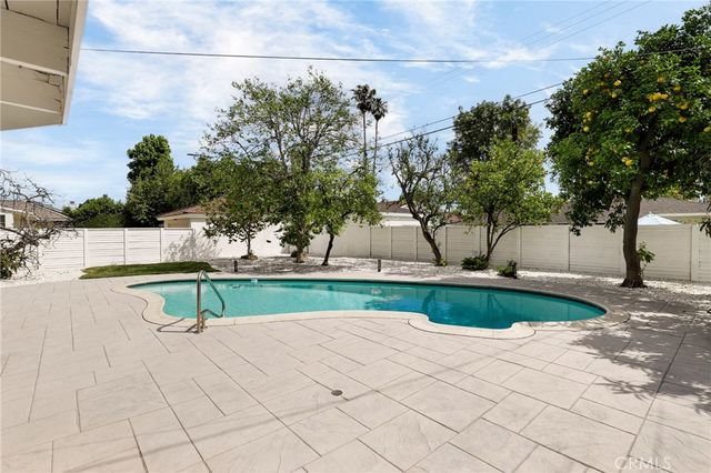 16842 Liggett, Los Angeles, CA 91343