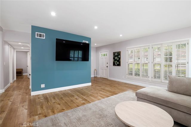 16842 Liggett, Los Angeles, CA 91343