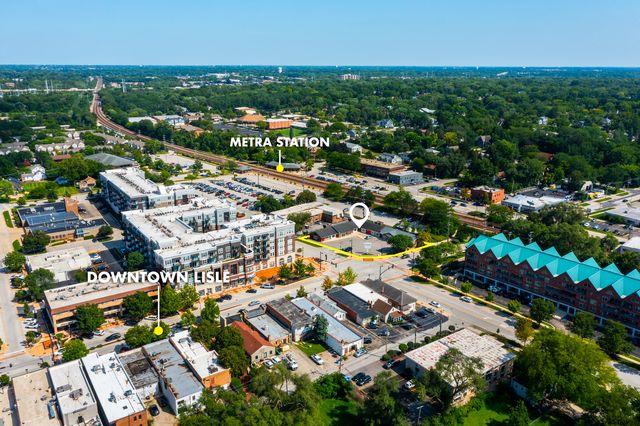 1045 Burlington Avenue, Lisle, IL 60532