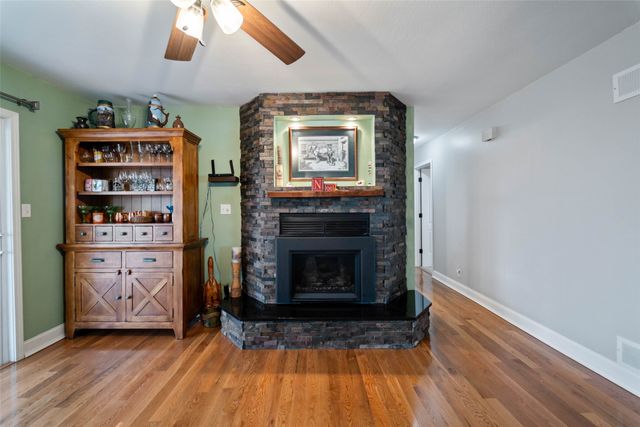 1338 W Avenue, Ames, IA 50014