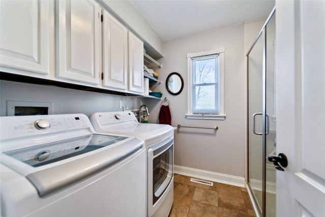 1338 W Avenue, Ames, IA 50014