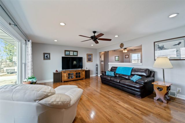 1338 W Avenue, Ames, IA 50014