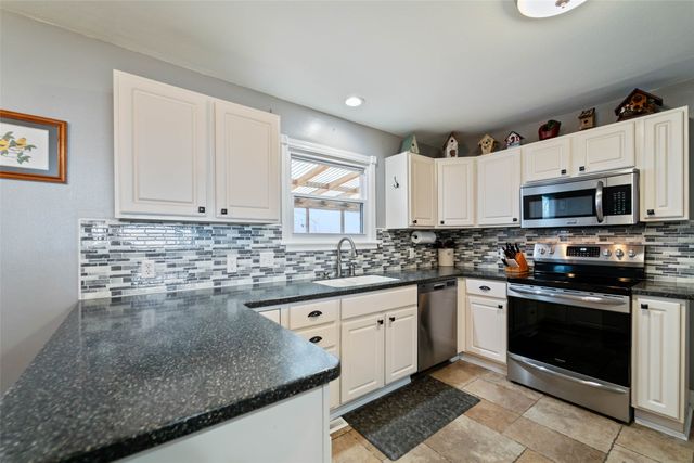 1338 W Avenue, Ames, IA 50014