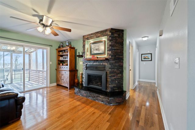 1338 W Avenue, Ames, IA 50014