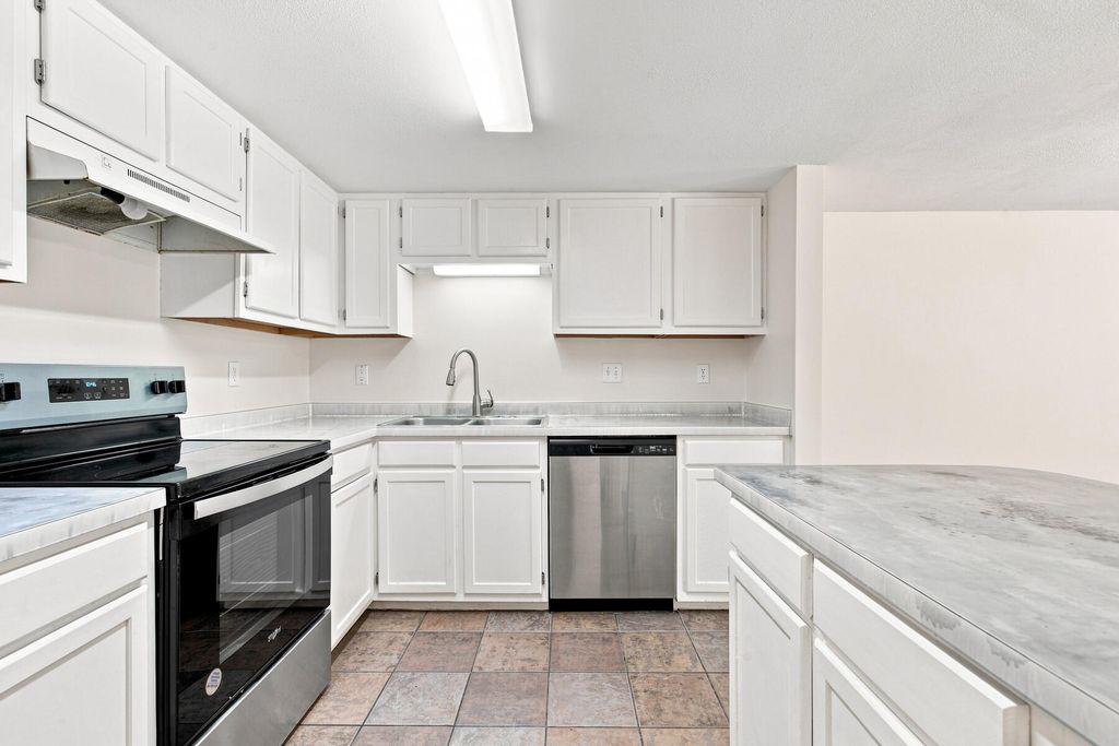 Image 11 of property listing at 1855 Whispering Oaks Lane, Fort Walton Beach, FL 32547