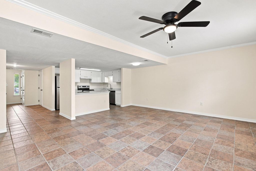 Image 14 of property listing at 1855 Whispering Oaks Lane, Fort Walton Beach, FL 32547