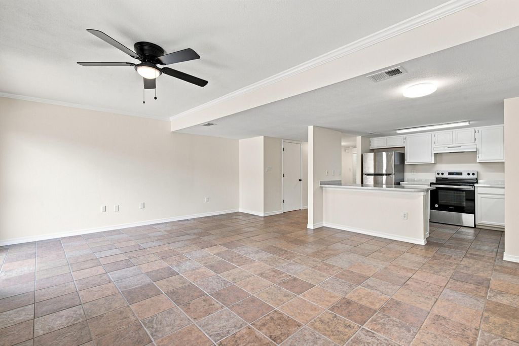 Image 15 of property listing at 1855 Whispering Oaks Lane, Fort Walton Beach, FL 32547