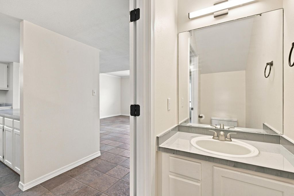 Image 16 of property listing at 1855 Whispering Oaks Lane, Fort Walton Beach, FL 32547