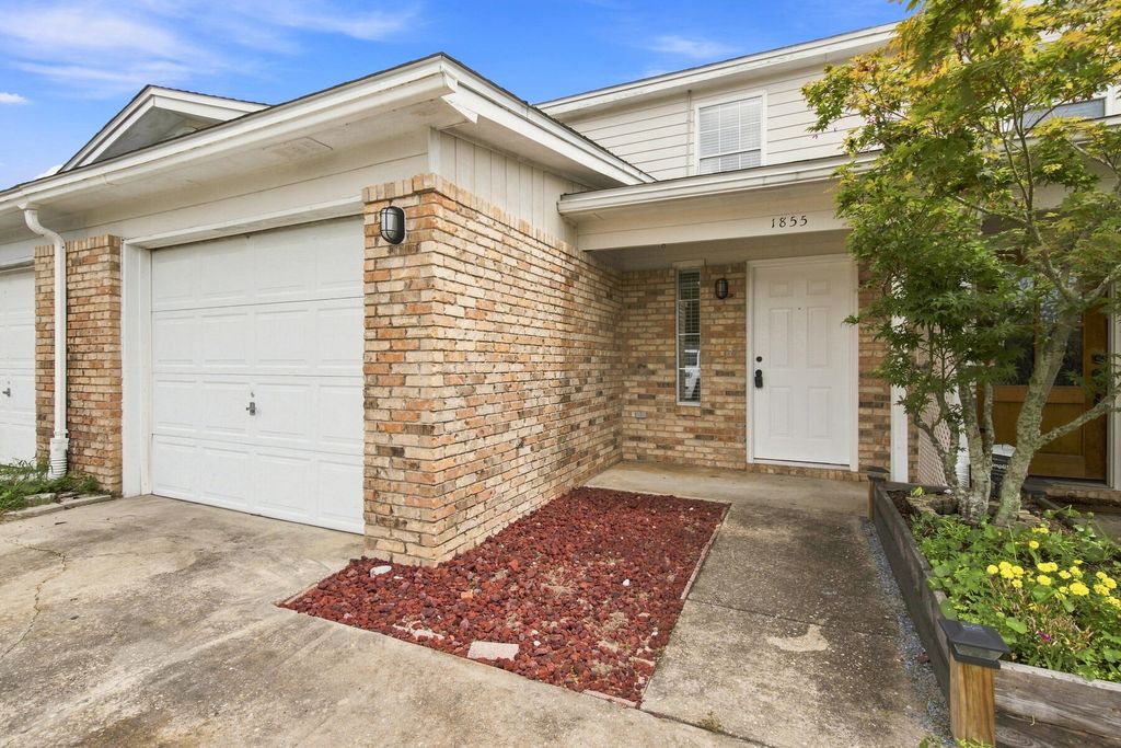 Image 2 of property listing at 1855 Whispering Oaks Lane, Fort Walton Beach, FL 32547