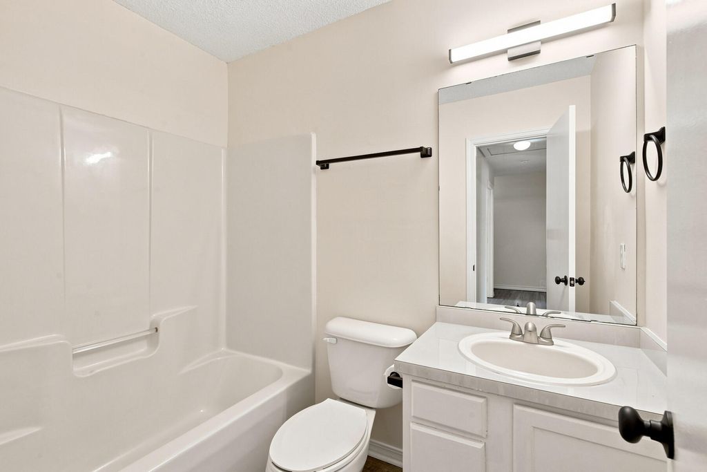 Image 21 of property listing at 1855 Whispering Oaks Lane, Fort Walton Beach, FL 32547