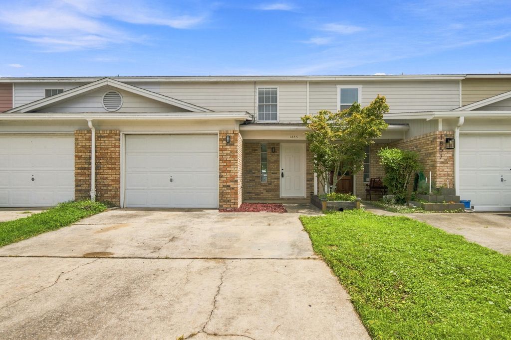 Image 3 of property listing at 1855 Whispering Oaks Lane, Fort Walton Beach, FL 32547