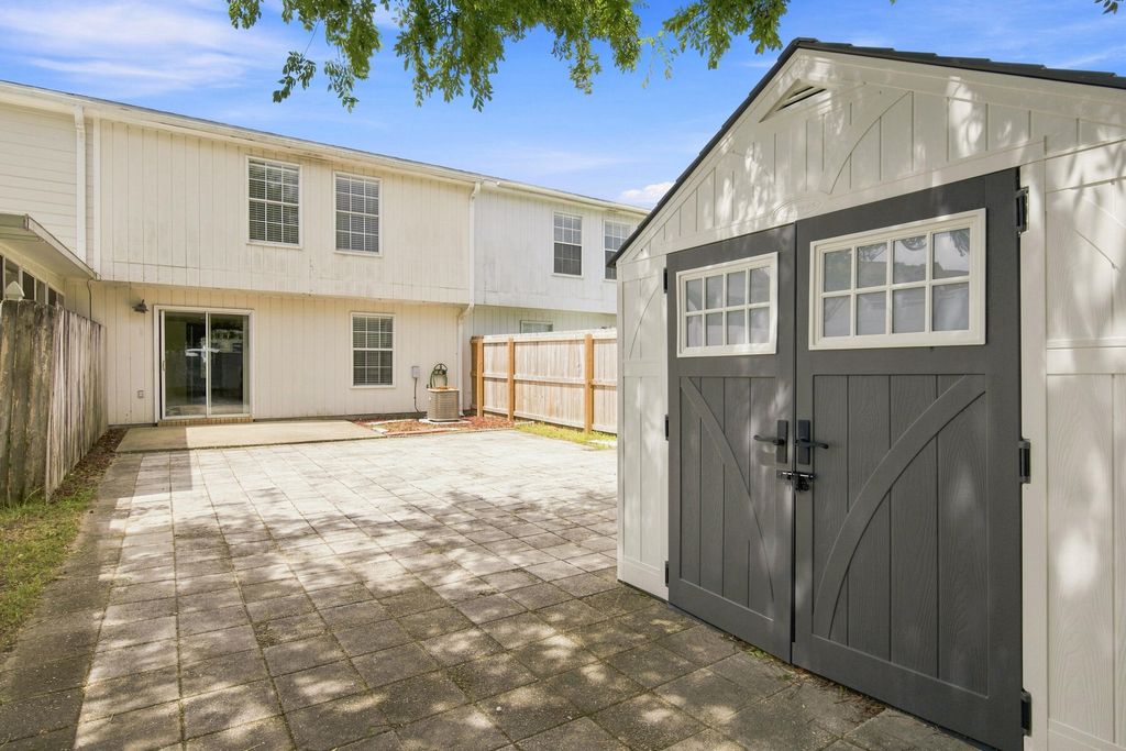 Image 4 of property listing at 1855 Whispering Oaks Lane, Fort Walton Beach, FL 32547